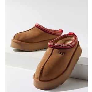 UGG TAZZ PLATFORM NEW IN BOX SIZE 7